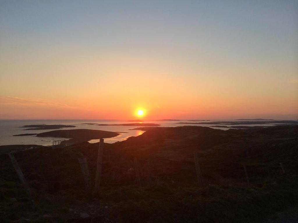 Atlantic Coast Hotel Clifden Bagian luar foto